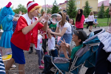 В Башкирии ищут кураторов социальной акции «Погуляй со мной» в поддержку детей с инвалидностью